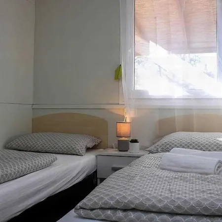 펜션 Mobile Olive Tree With Private Hot Tub 파코스탄